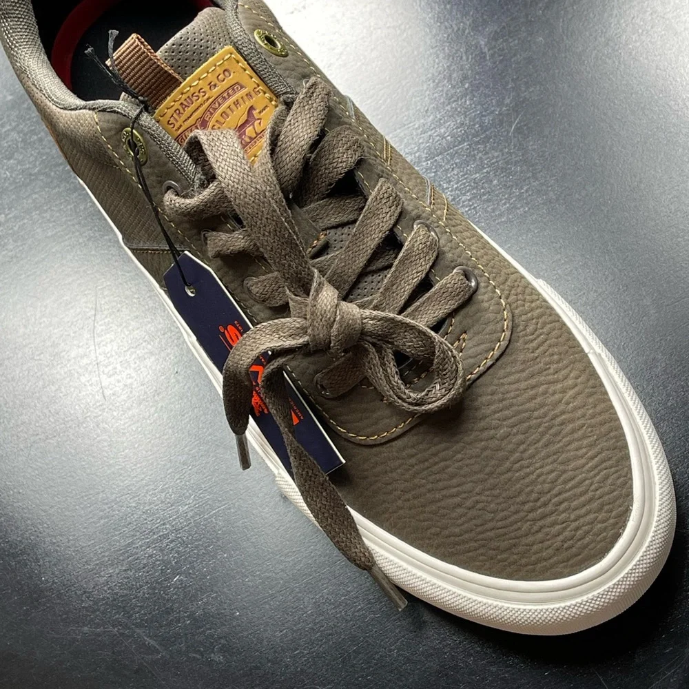 Levi's Ethan Stacked Men's Sneakers  SIZE 9.5     NWT  BROWN /TAN